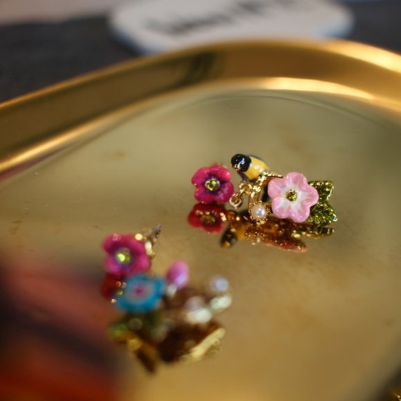 New 14K Gold HAND PAINTED Monet Flower spring Stud - Picture 5 of 7